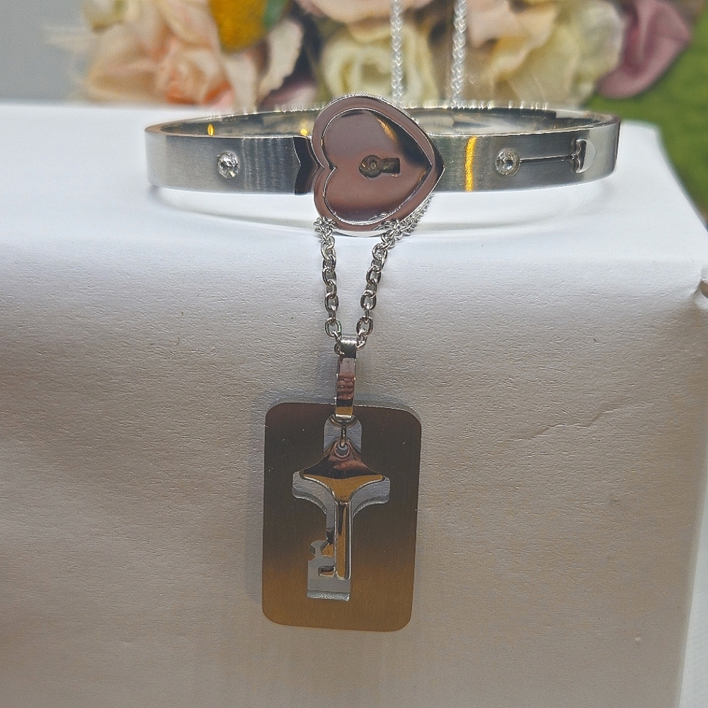 Heart Lock Bracelet & Key Necklace Set Is Ideal For Couples Romantic Gift